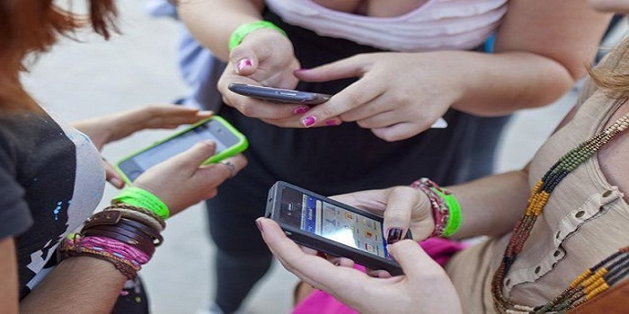 Les réseaux sociaux renforcent-ils vraiment la sociabilisation ?