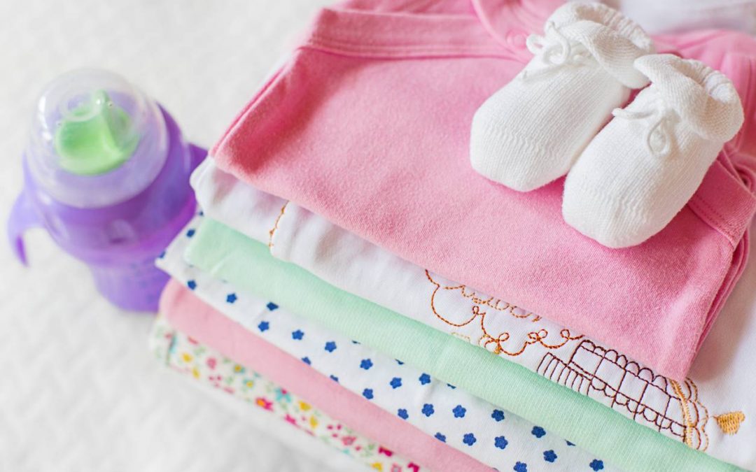 Les vêtements de naissance indispensable